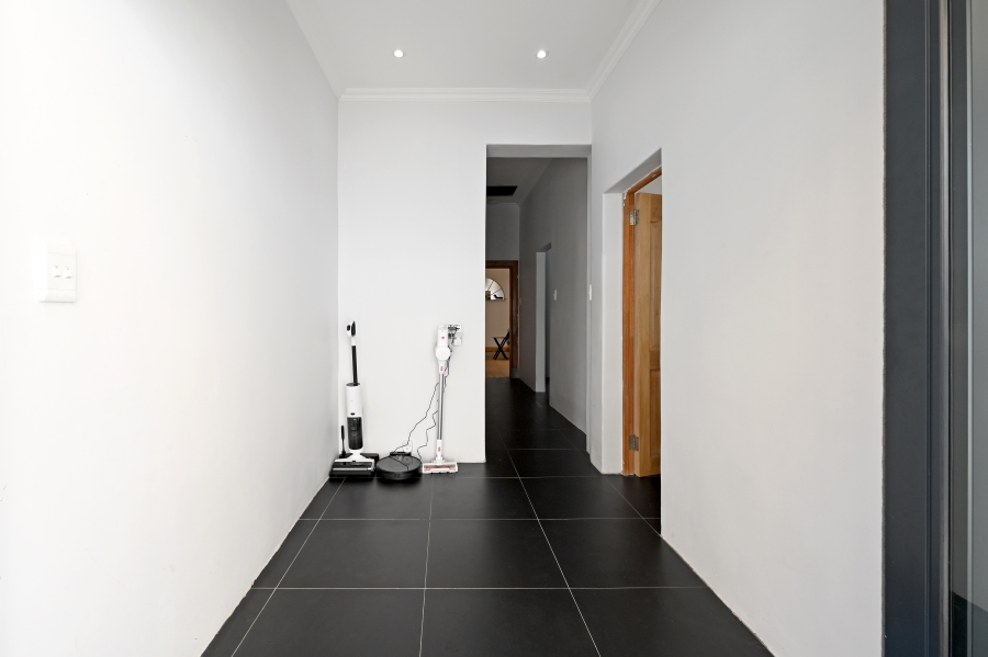 3 Bedroom Property for Sale in Sea Point Western Cape